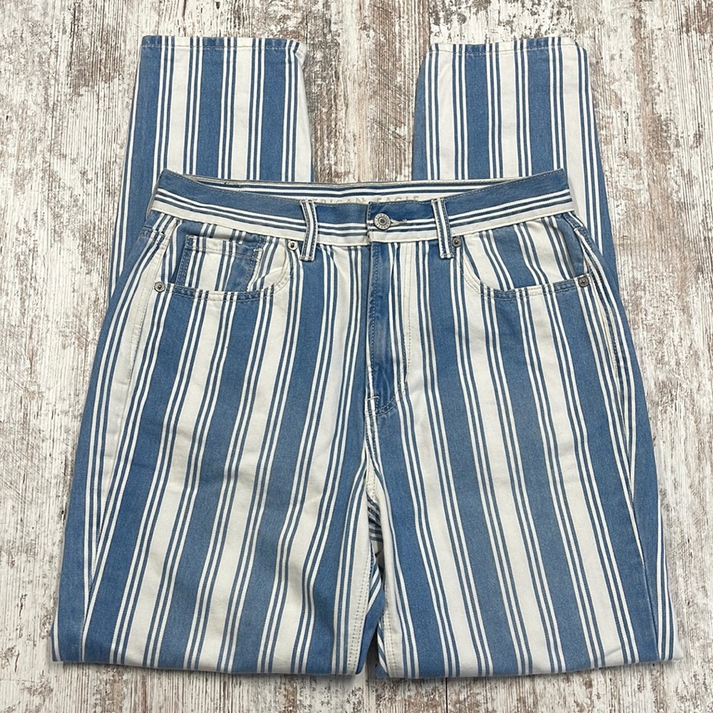 6 // American Eagle Outfitters Blue and White Striped Mom Jeans